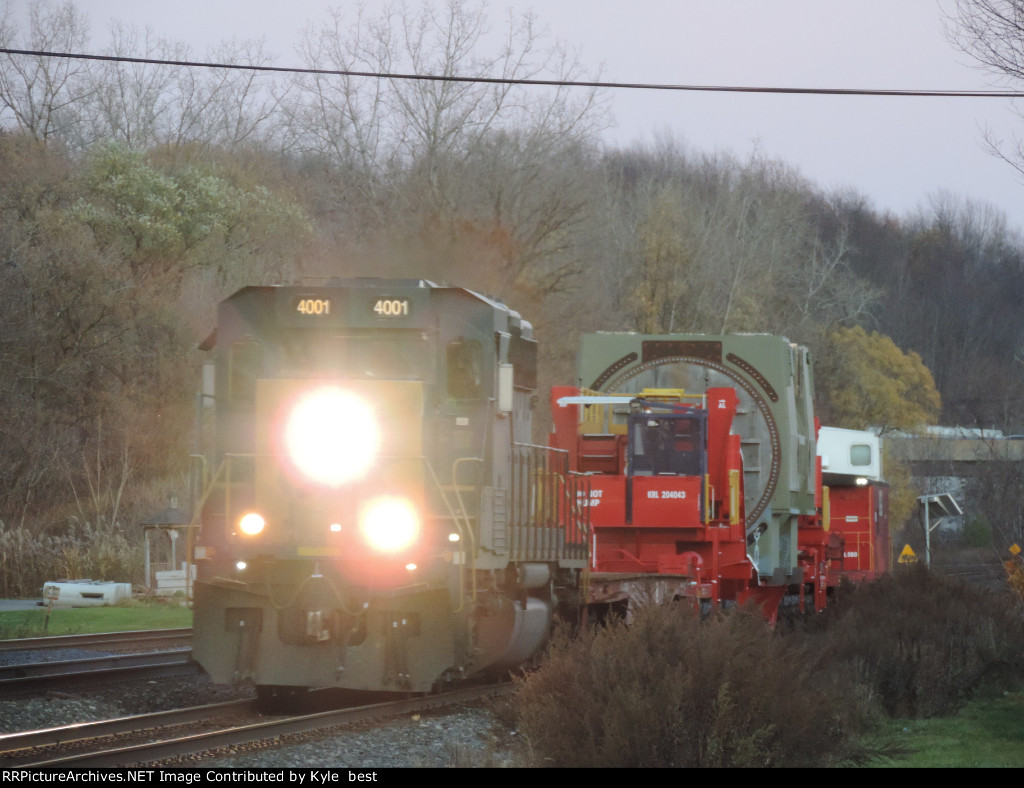 CSX 4001 on S990